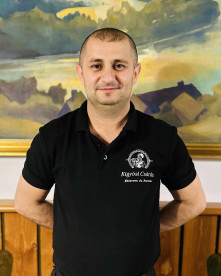 Pincér: Jakab Gusztáv
